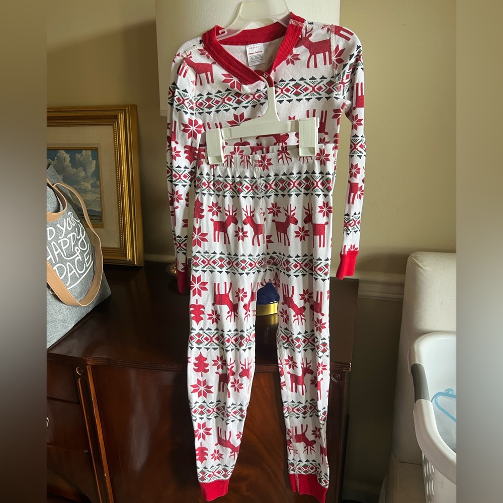 Kids EUC size 6-7 holiday Hanna Andersson Red and White Reindeer Pajama Set